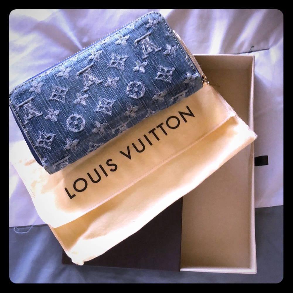 💙💙SOLD!!💙💙LV denim large zippy wallet💙💙